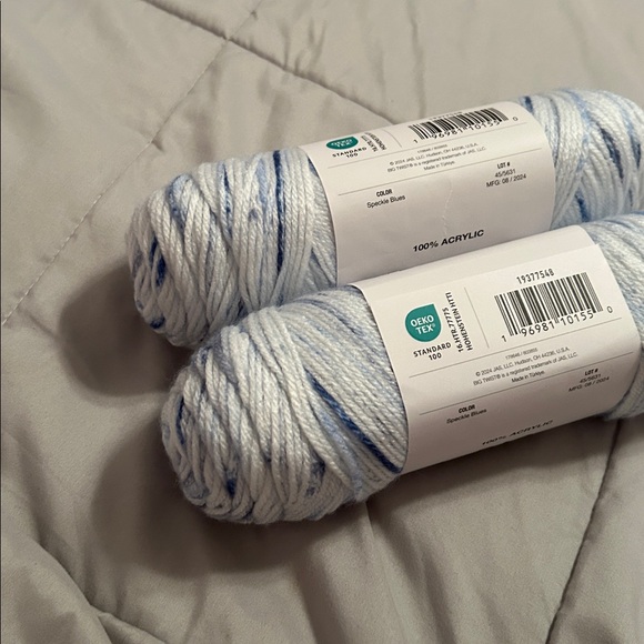 Big Twist value speckle blue Yarn 2 skeins - Picture 5 of 6